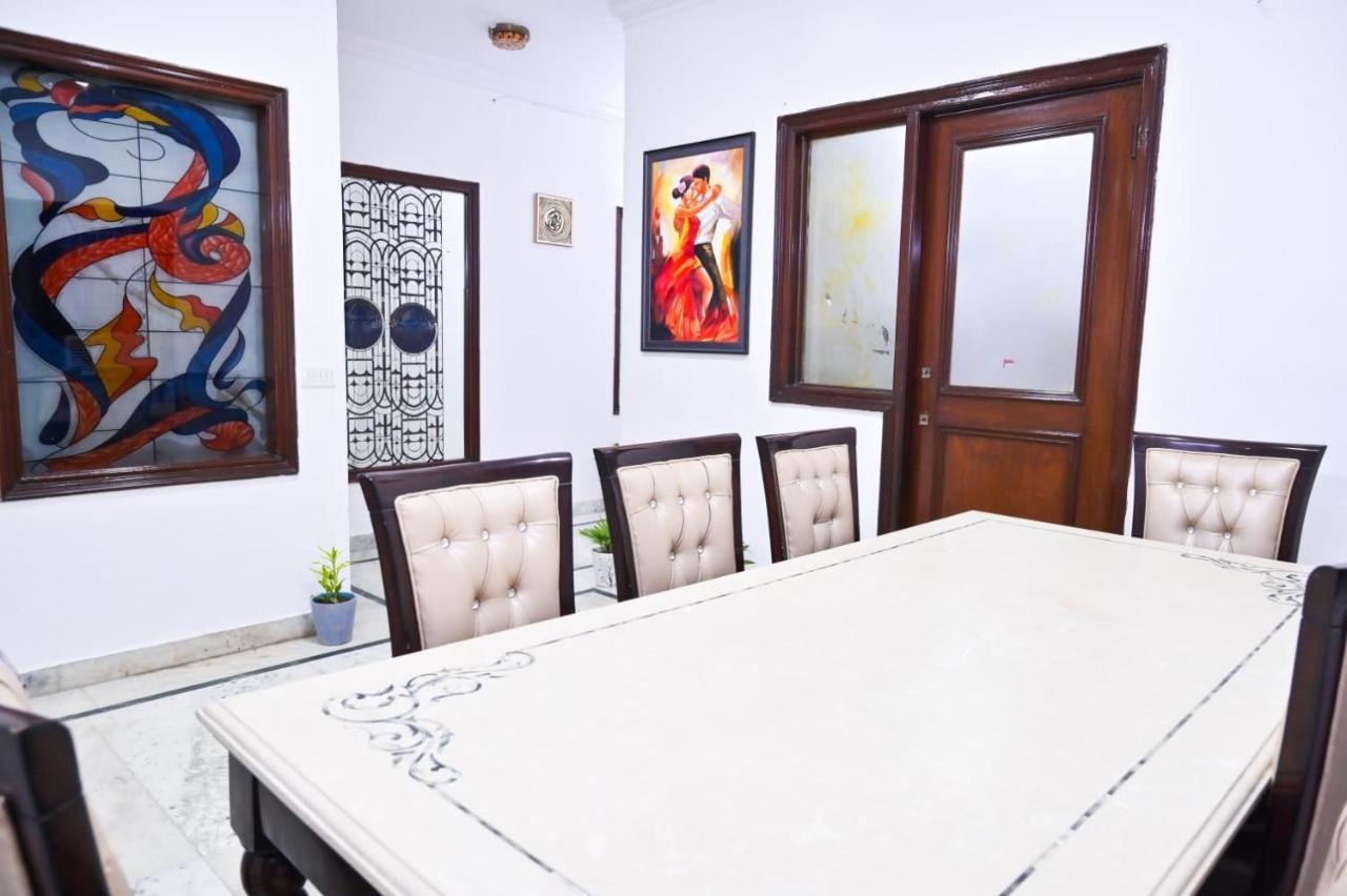 Hotel Wild Rose New Delhi Exterior photo