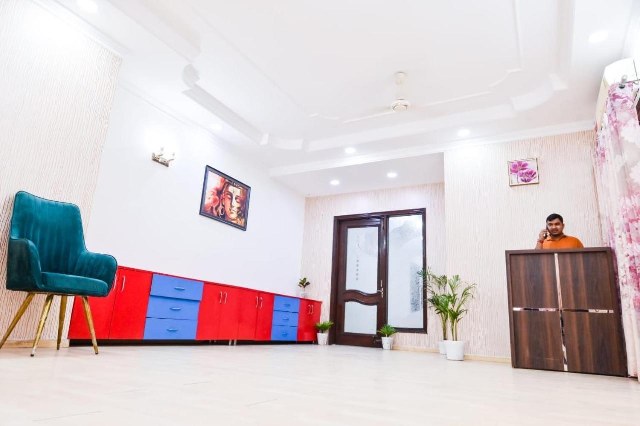 Hotel Wild Rose New Delhi Exterior photo