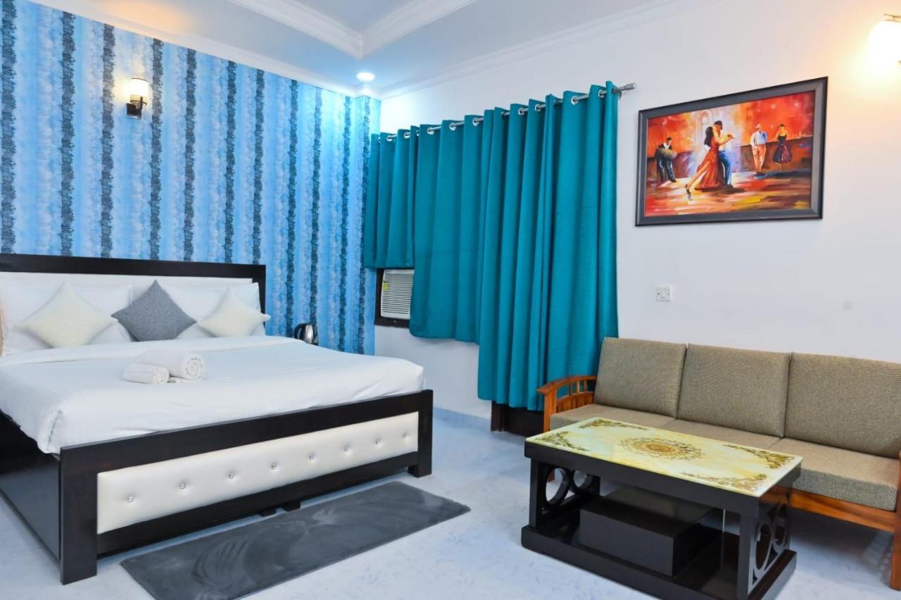 Hotel Wild Rose New Delhi Exterior photo